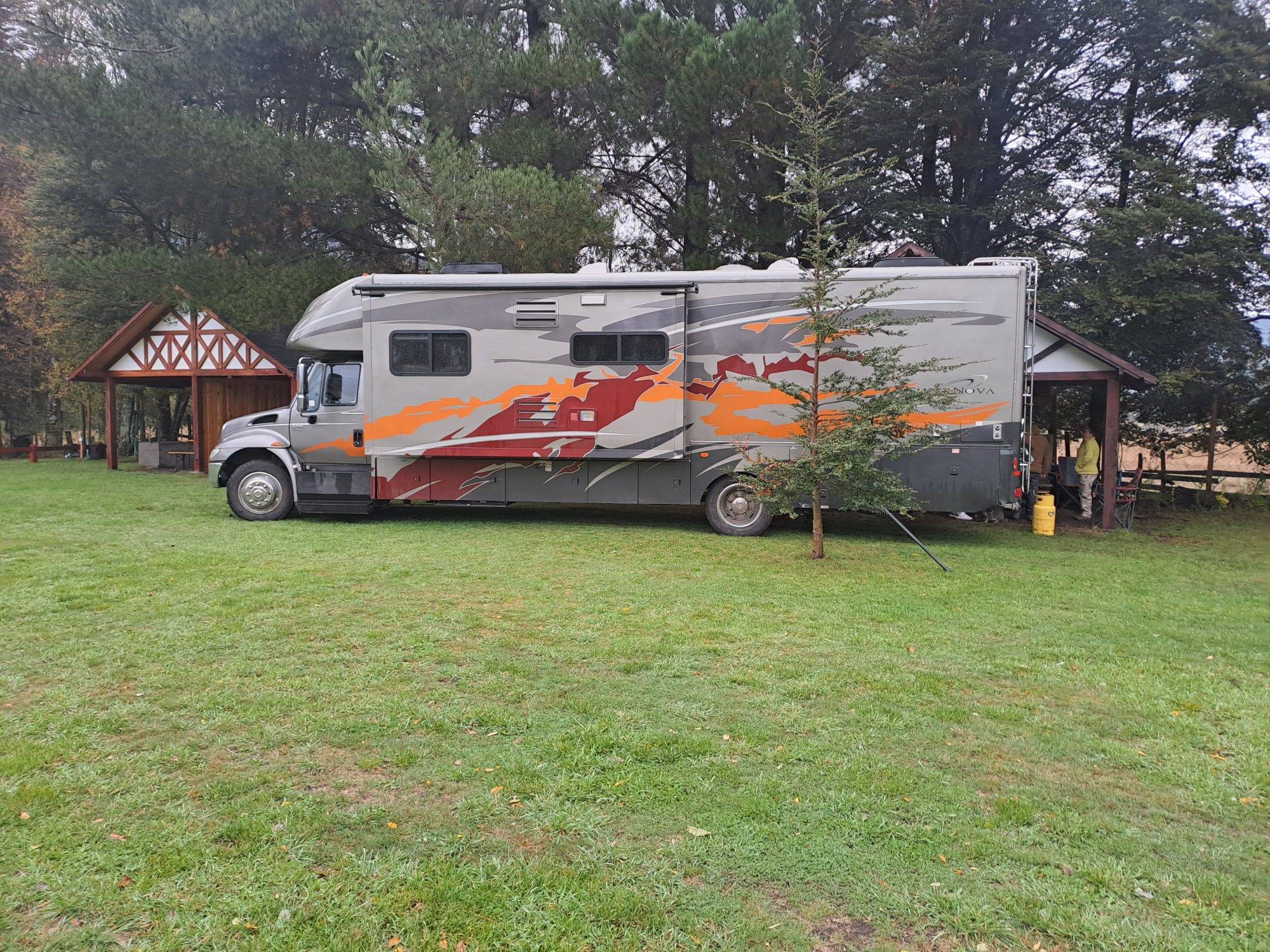 Motorhome HP Outdoor  INTERNATIONAL 4200, MODELO SUPERNOVA;  9 personas - Santiago foto 6