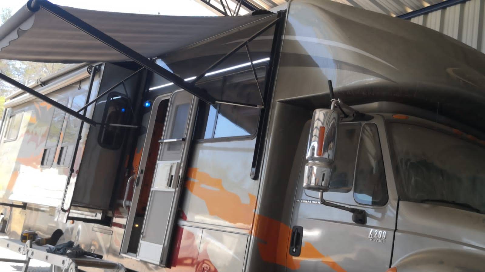 Motorhome HP Outdoor  INTERNATIONAL 4200, MODELO SUPERNOVA;  9 personas - Santiago foto 8